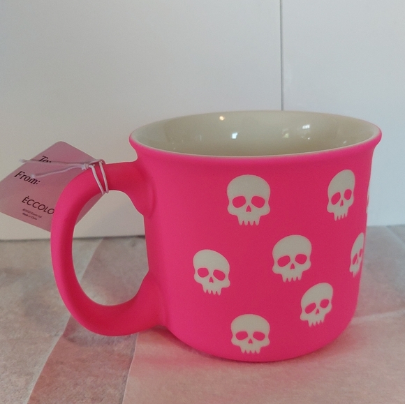 Hot Pink HALLOWEEN Skulls Coffee Tea Mug Creep It Real 16 oz NEW Eccolo - Picture 5 of 13